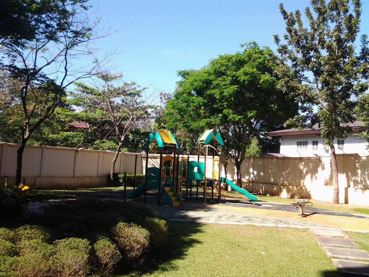 Cozy 2Br Staycation With Balcony Chateau Elysee For 4-6 Pax Paranaque City Buitenkant foto